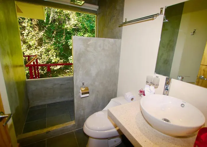 Dahlia Penthouse Getaway, Stunning Views! Holiday home *
