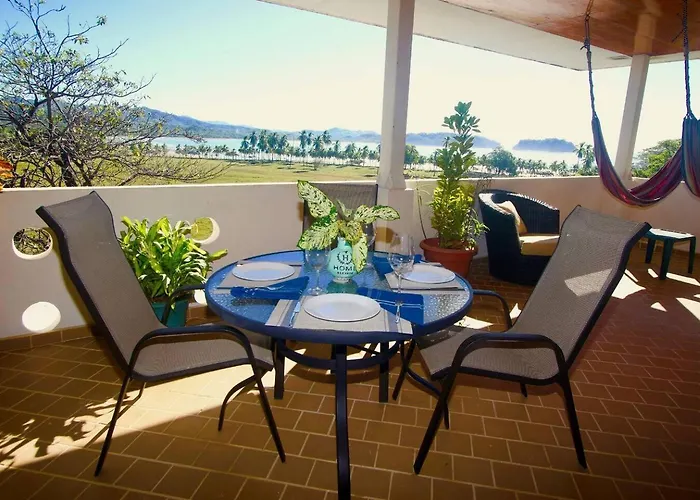 Dahlia Penthouse Getaway, Stunning Views! *