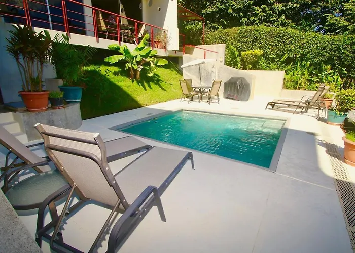 Dahlia Penthouse Getaway, Stunning Views!