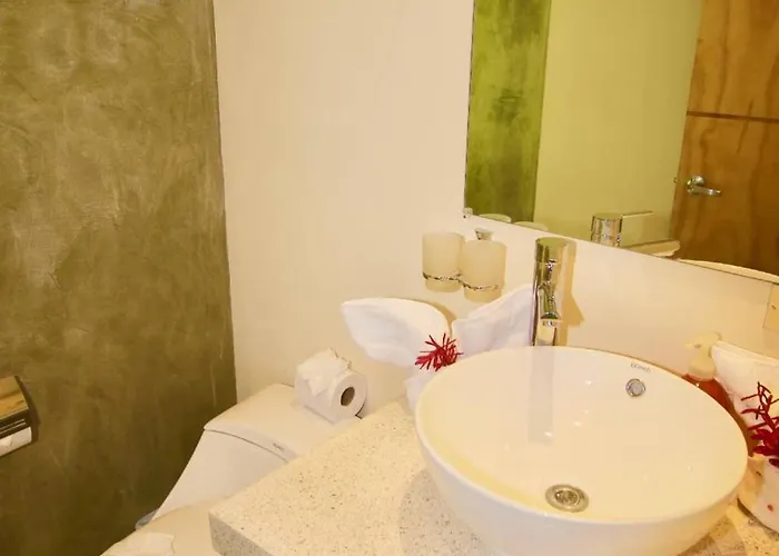 Dahlia Penthouse Getaway, Stunning Views! Holiday home